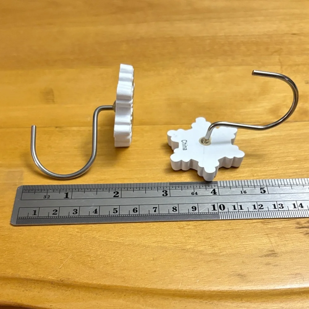 Set of 12 Tri-Tone Snowflake Resin Shower Hooks EUC White Gold Gray Silver